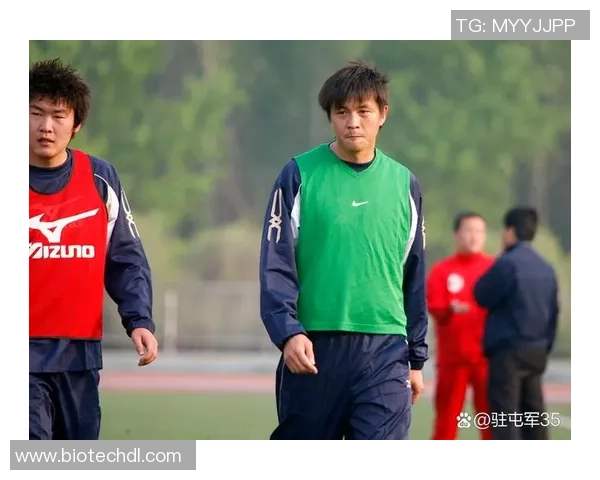 从足球球星最初经历看成长轨迹与拼搏精神的深远影响 从足球球星最初经历看成长轨迹与拼搏精神的深远影响