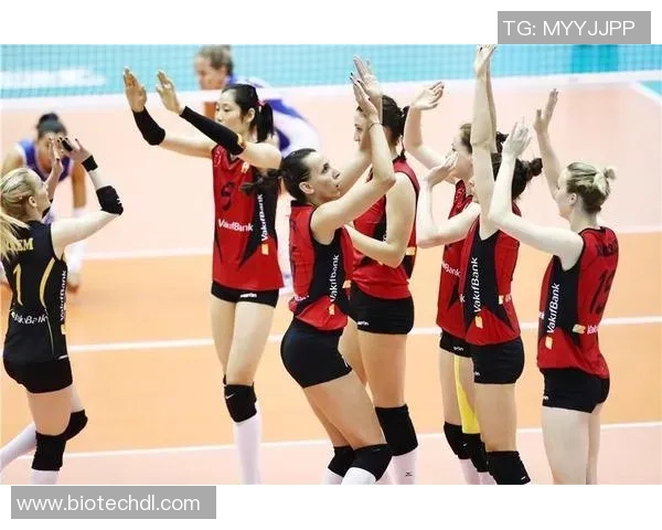 从绿茵场到解说席:退役足球明星转型为顶级解说员的背后故事 从绿茵场到解说席:退役足球明星转型为顶级解说员的背后故事