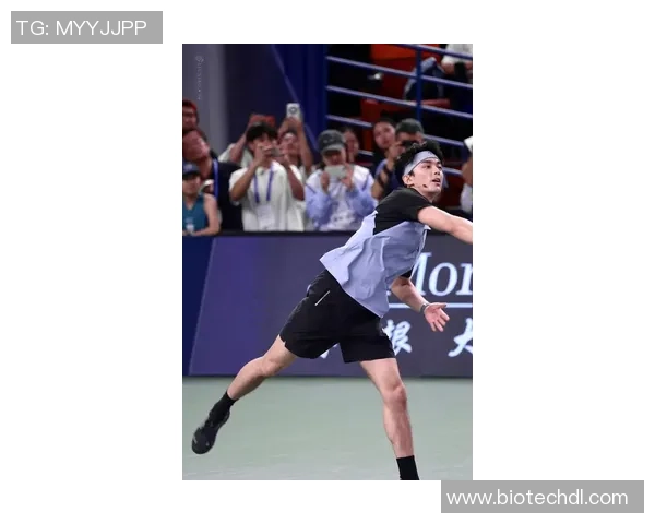 吴磊展现足球天赋助力中国队拼搏国际赛场精彩瞬间