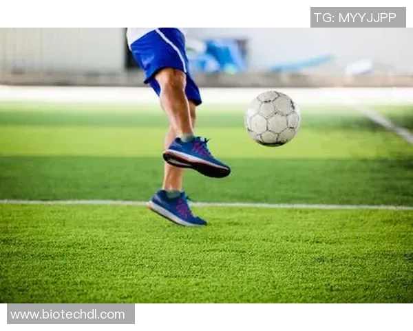 足球巨星高空跳投瞬间定格力量与美感展现竞技巅峰 足球巨星高空跳投瞬间定格力量与美感展现竞技巅峰